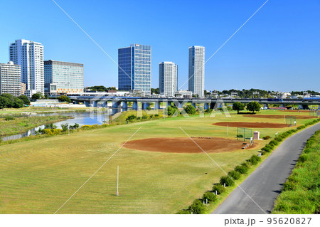 新二子橋／多摩川より二子玉川駅方面を望む(東京都世田谷区)【2022.10】 95620827