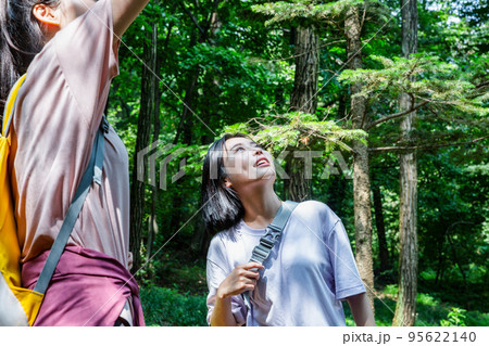 korean young women hiking and plogging_trekking mountain korean young women hiking and plogging_trekking mountain 95622140