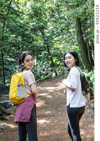 korean young women hiking and plogging_trekking mountain 95622259