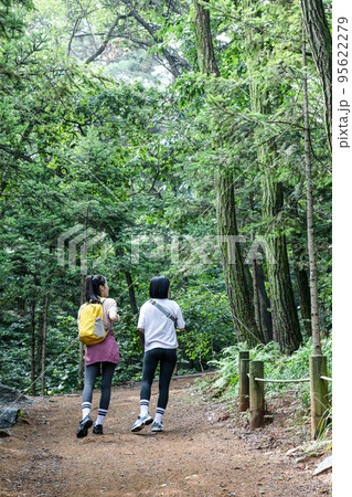 korean young women hiking and plogging_trekking mountain 95622279