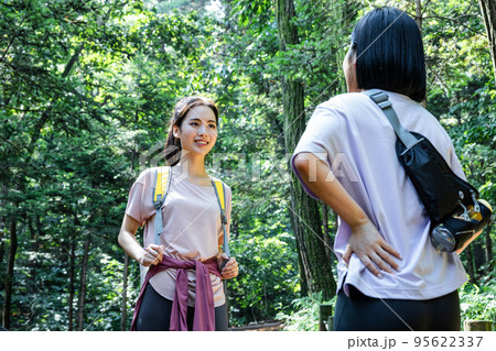 korean young women hiking and plogging_trekking mountain 95622337