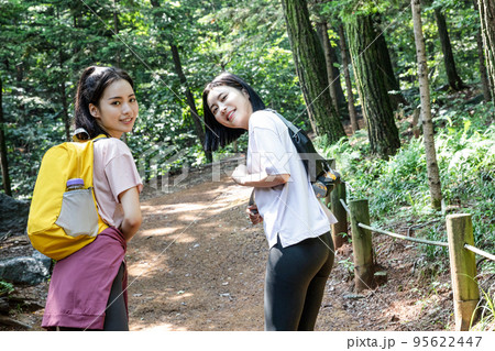 korean young women hiking and plogging_trekking mountain 95622447
