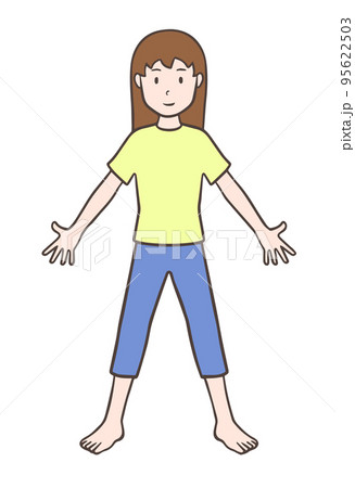 両手を広げて裸足で立つ女性 両手を広げて裸足で立つ女性 95622503