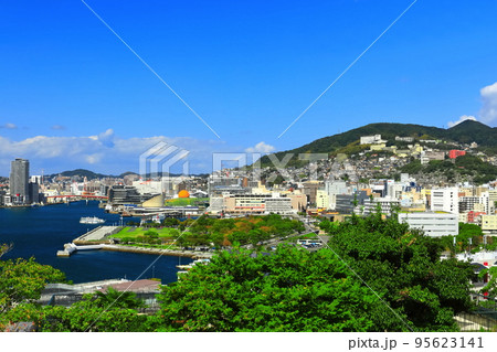 【長崎県】グラバー園から見た晴天の長崎の眺望 【長崎県】グラバー園から見た晴天の長崎の眺望 95623141