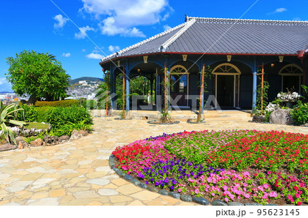 【長崎県】晴天の長崎のグラバー園（旧グラバー住宅） 95623145