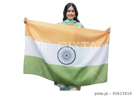Woman holding the Indian flag 95623919