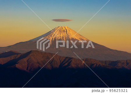 笠雲と富士山 笠雲と富士山 95625321