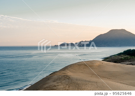 鳥取砂丘　早朝 95625646