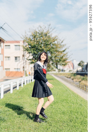 放課後 帰り道の女子高生 放課後 帰り道の女子高生 95627396