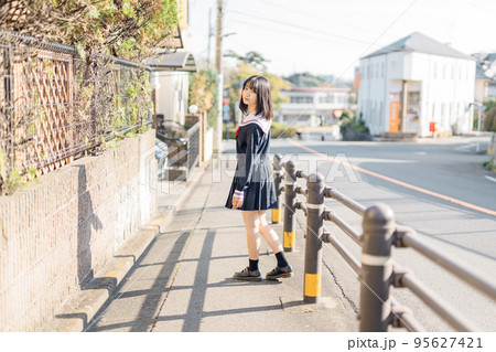 放課後 帰り道の女子高生 放課後 帰り道の女子高生 95627421