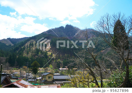 河井集落と難攻不落の山城・矢筈城の城山　矢筈山　岡山県津山市 95627896