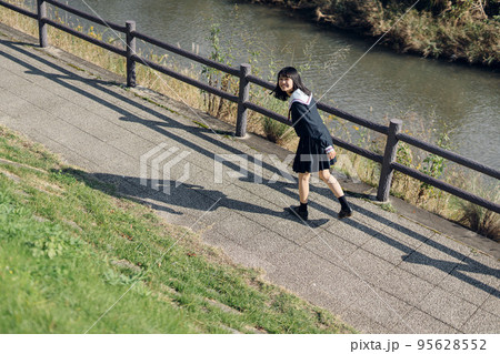 帰り道の女子高生 帰り道の女子高生 95628552