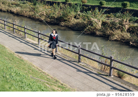 帰り道の女子高生 帰り道の女子高生 95628559