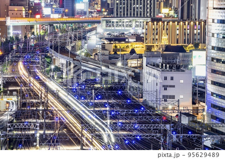 名古屋市　名古屋駅線路上の無数の青い表示灯 95629489