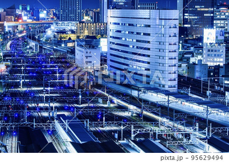 名古屋市　名古屋駅線路上の無数の青い表示灯 95629494