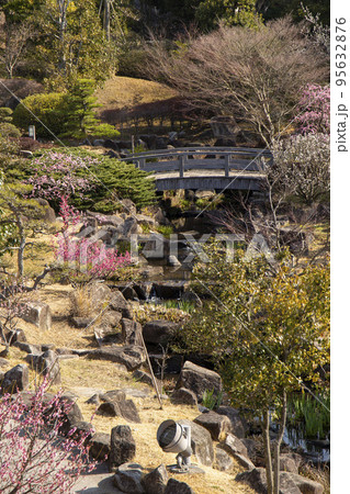 春の梅園 春の梅園 95632876
