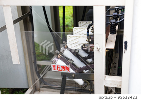 キュービクル式高圧受変電設備の年次点検　高圧交流負荷開閉器LBS 95633423