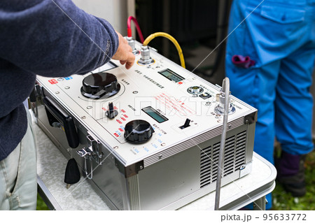 キュービクル式高圧受変電設備の年次点検　地絡継電器試験装置 95633772