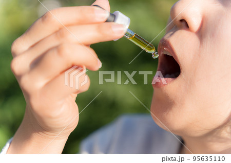 健康に良いとされている合法的なCBDオイル 95635110