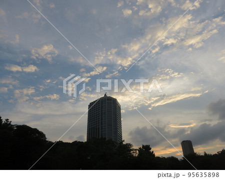 夕暮れ時の風景 夕暮れ時の風景 95635898