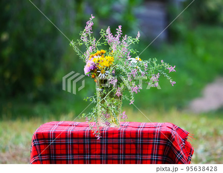 Spring bouquet of flowers Spring bouquet of flowers 95638428