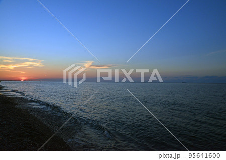 【新潟県糸魚川市】ヒスイ海岸の夕日 【新潟県糸魚川市】ヒスイ海岸の夕日 95641600