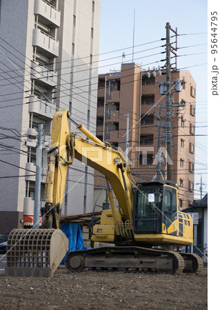 解体現場にあるショベルカー　7 95644795