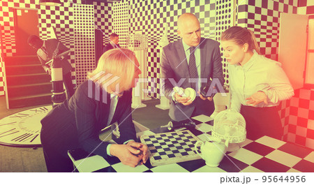 People in escape room 95644956