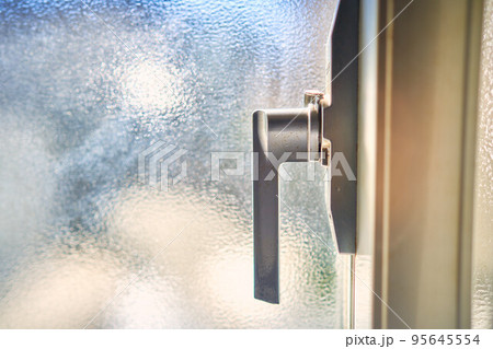 ベランダの窓に付いてる鍵 クレセント 95645554