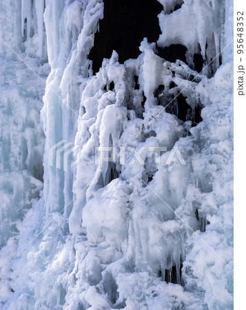 氷瀑のクローズアップ (北海道、白老町、カジカ沢) 氷瀑のクローズアップ (北海道、白老町、カジカ沢) 95648352