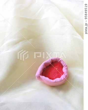 子宮内膜に着床が妊娠のはじまりです 95649519