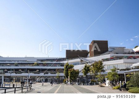 神奈川県藤沢市の都市風景 辻堂駅 テラスモール湘南 神奈川県藤沢市の都市風景 辻堂駅 テラスモール湘南 95650109