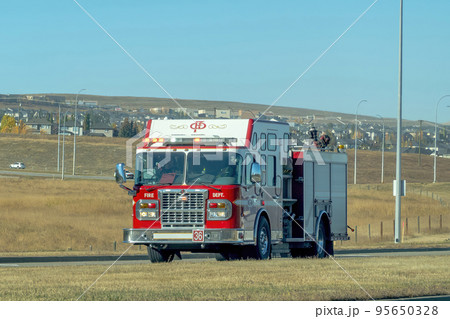 Calgary, Alberta, Canada. Oct 17, 2022. A firefighter truck responding an emergency call during the fall. Calgary, Alberta, Canada. Oct 17, 2022. A firefighter truck responding an emergency call during the fall. 95650328