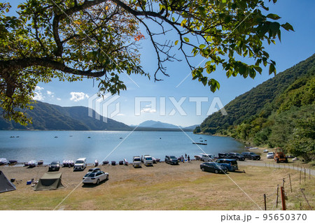 富士五湖の西湖とオートキャンプ場 富士五湖の西湖とオートキャンプ場 95650370