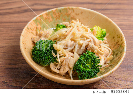 鶏ササミとエノキのポン酢和え 95652345