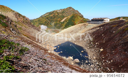 富山県 立山連峰 室堂 地獄谷 りんどう池 95654072
