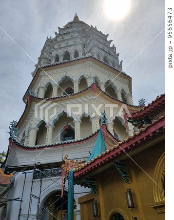 東南アジア最大級の仏教寺院の写真素材 [95656473] - PIXTA