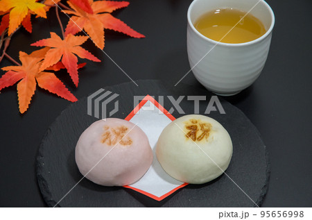 祝いに紅白饅頭 95656998