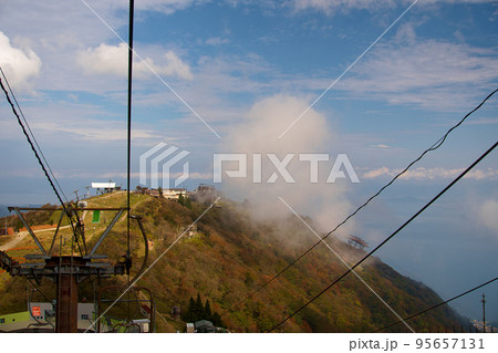 湖西の山を駆け上がる雲 湖西の山を駆け上がる雲 95657131