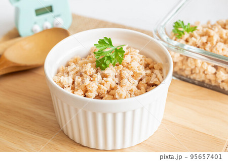ココット皿に入った大豆ミート ココット皿に入った大豆ミート 95657401