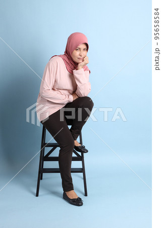 Woman with Hijab 95658584