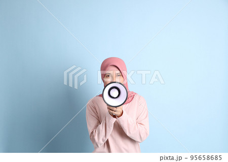Woman with Hijab 95658685