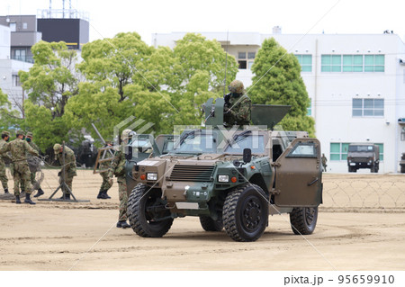 陸上自衛隊の軽装甲機動車 陸上自衛隊の軽装甲機動車 95659910