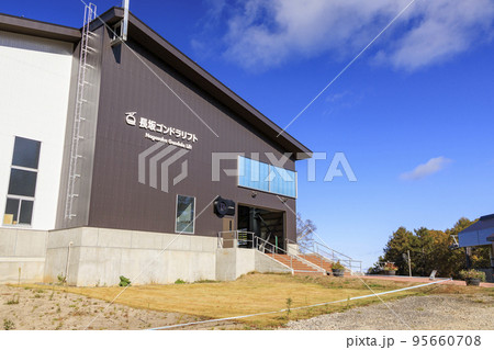 秋の野沢温泉紅葉見頃な長坂ゴンドラからの眺望 95660708