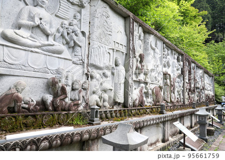 壷阪寺　奈良県 95661759