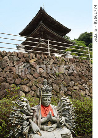壷阪寺　奈良県 95661774
