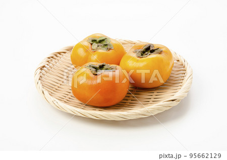 笊に入った柿 笊に入った柿 95662129