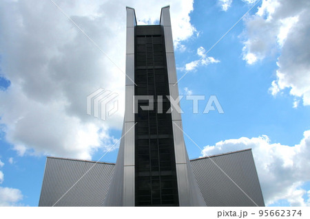 東京カテドラル聖マリア大聖堂、金属的な教会建物【東京都文京区】 95662374