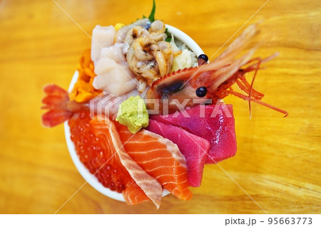 北海道名物 「 海鮮丼 」 95663773