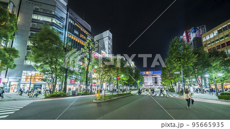 JR池袋駅東口の都市夜景【東京都・豊島区】 95665935